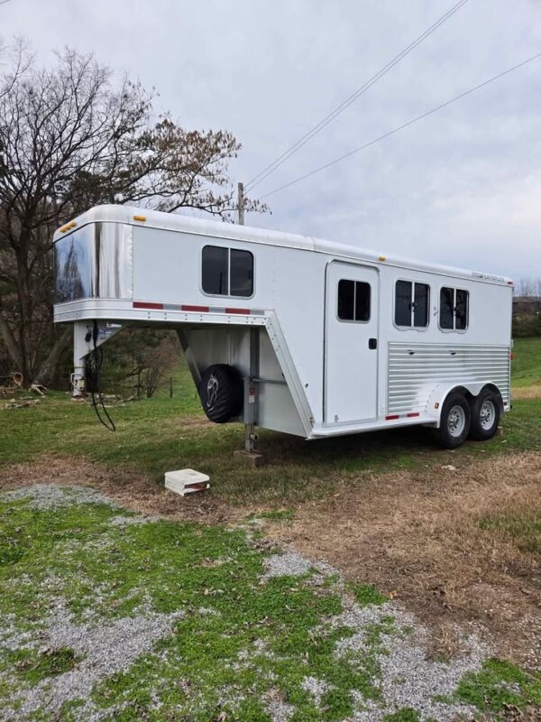 2005 Featherlite 2 horse slant