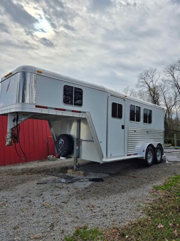 2005 Featherlite 2 horse slant - Image 3