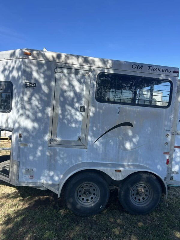 CM 2Horse straight load aluminum trailer