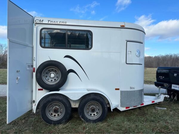 2004 CM Endurance 2 horse bumper pull trailer - Image 2