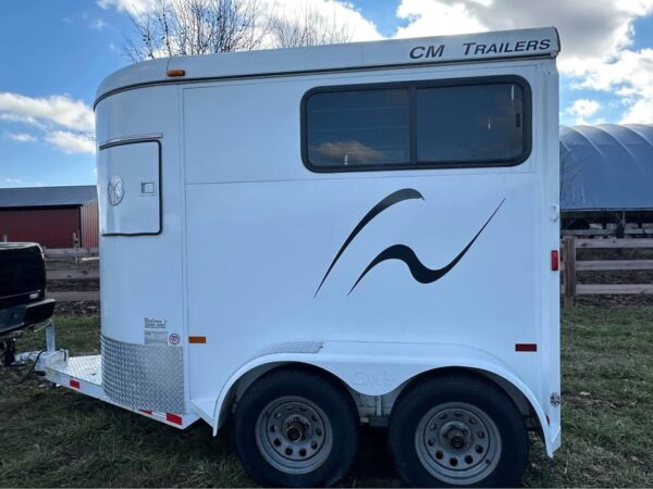 2004 CM Endurance 2 horse bumper pull trailer